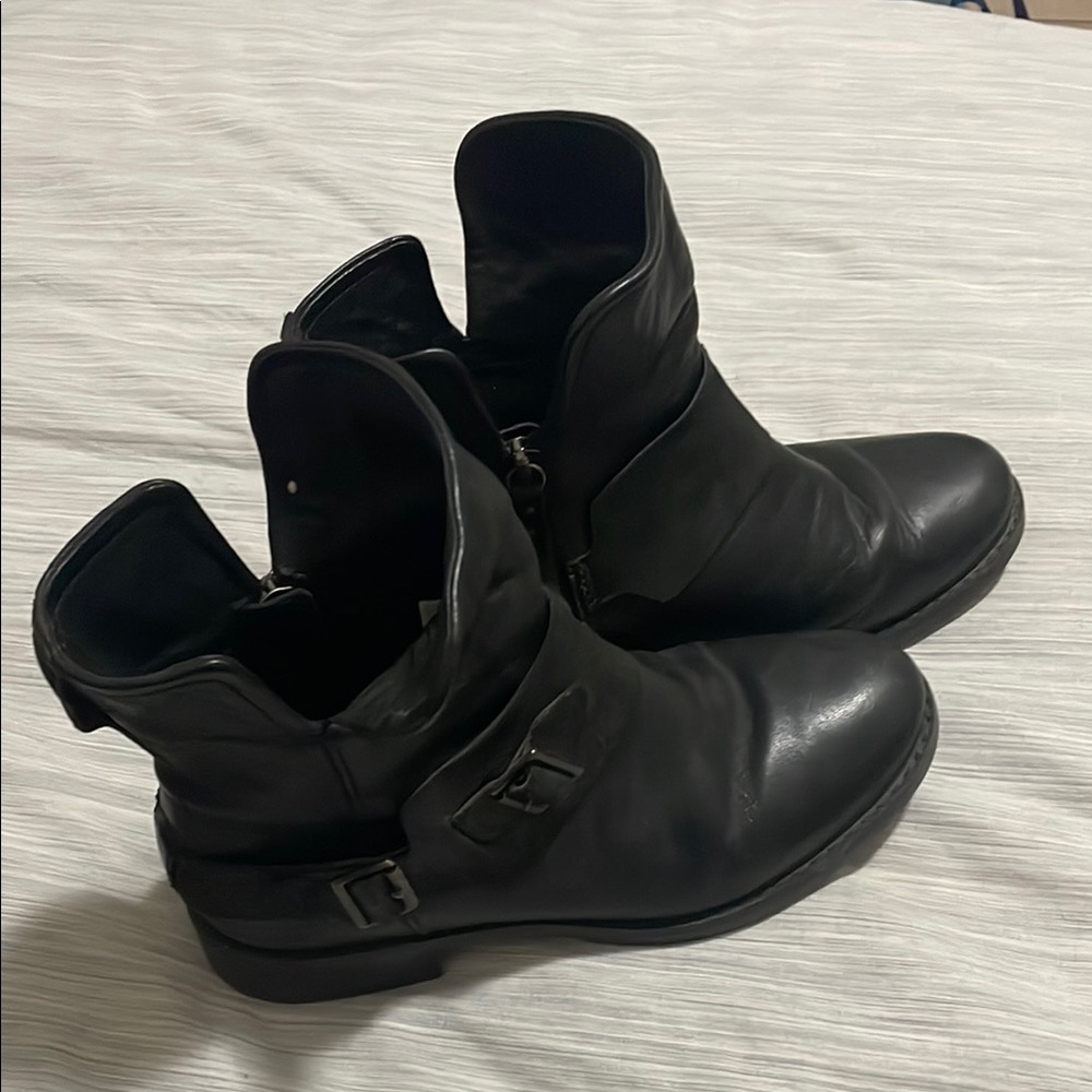 UGG AUSTRALIA Black Leather Moto Ankle Boots with Buckle